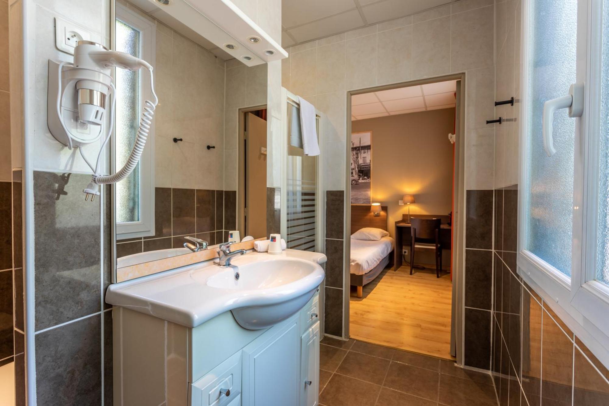 Logis Hotels Et Restaurant La Pause Rn7 La Coucourde Dış mekan fotoğraf