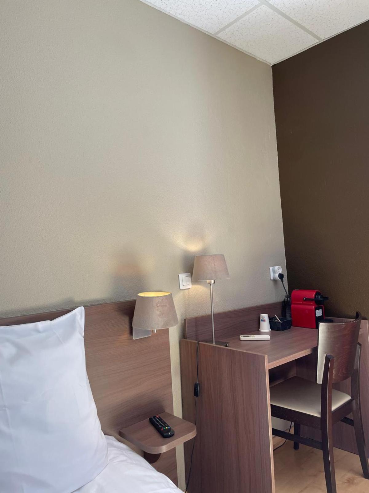 Logis Hotels Et Restaurant La Pause Rn7 La Coucourde Dış mekan fotoğraf