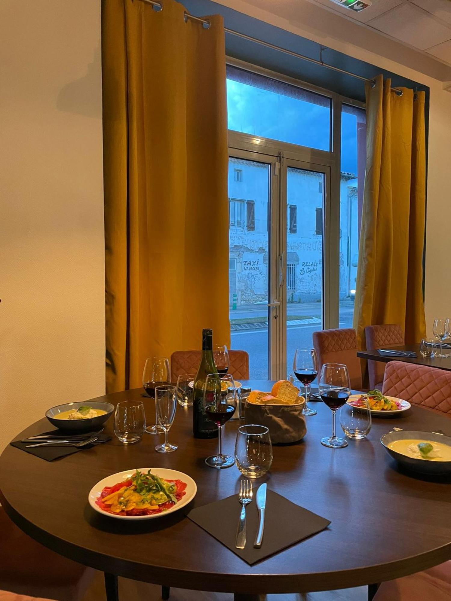 Logis Hotels Et Restaurant La Pause Rn7 La Coucourde Dış mekan fotoğraf