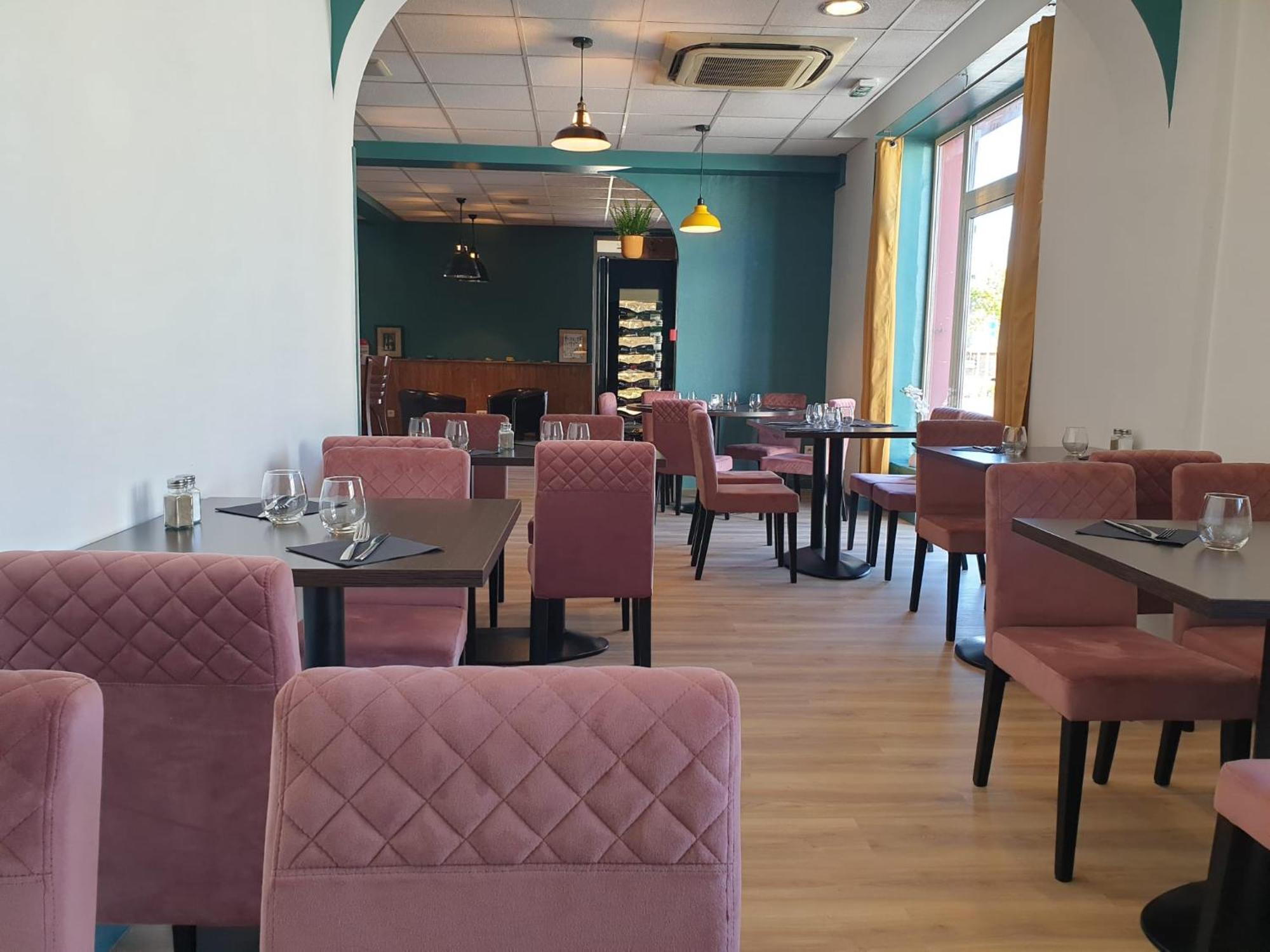 Logis Hotels Et Restaurant La Pause Rn7 La Coucourde Dış mekan fotoğraf
