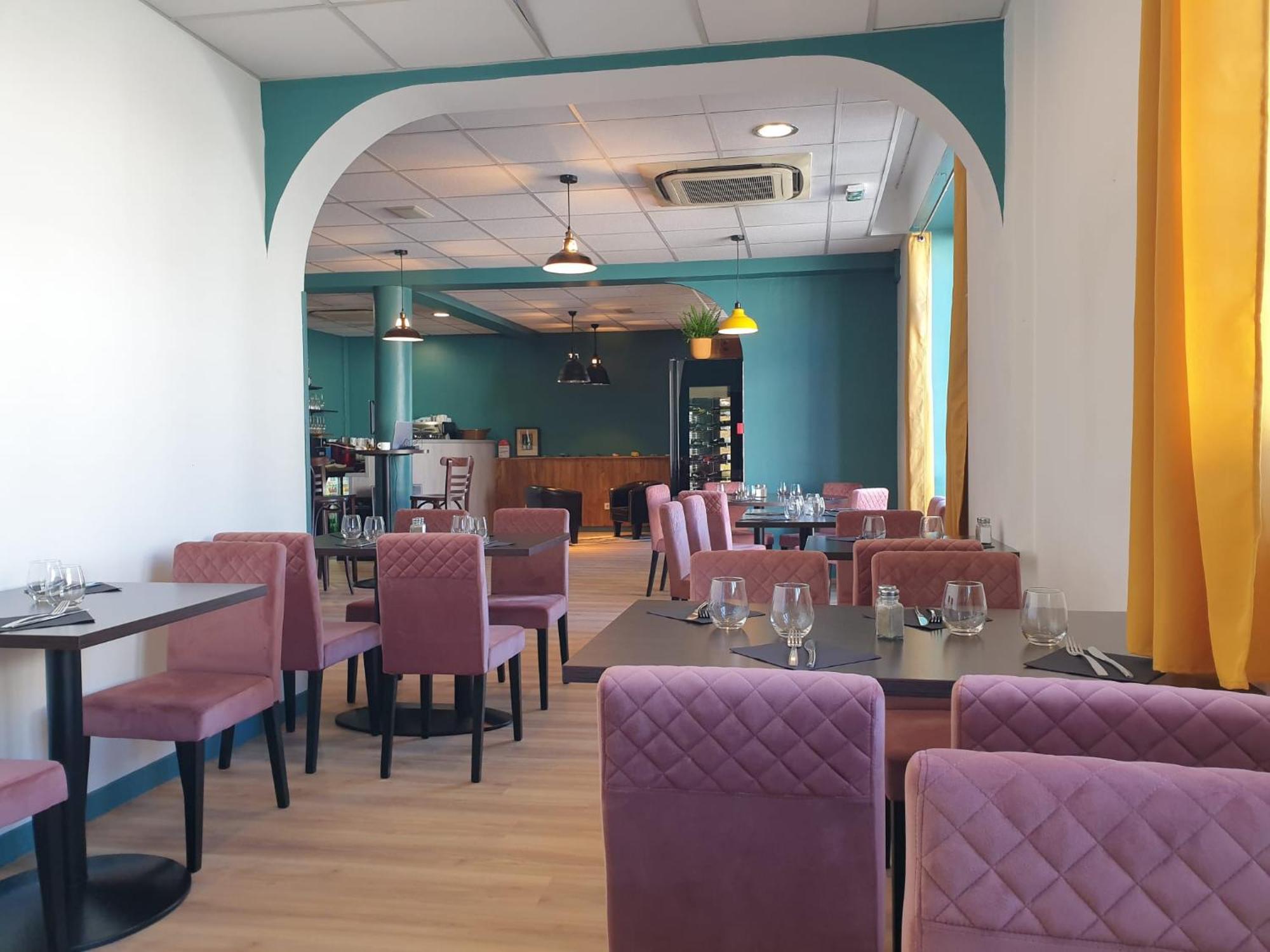 Logis Hotels Et Restaurant La Pause Rn7 La Coucourde Dış mekan fotoğraf